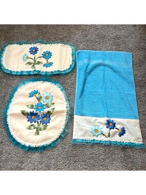 Vtg 3-Piece Bathroom Set Ribbon Embroidery Floral Ruffles Teal Blue Grannycore